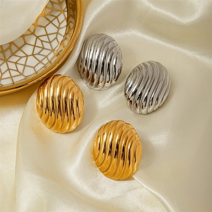 Ribbed Oval Earrings