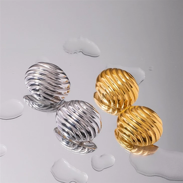 Ribbed Oval Earrings